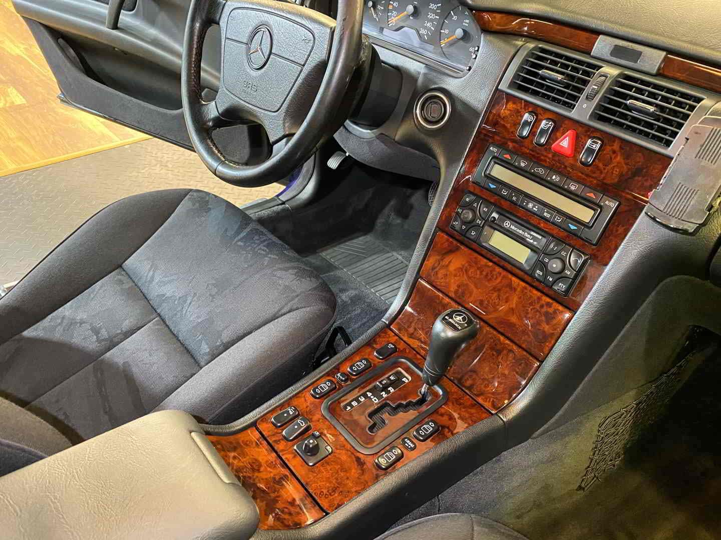 Mercedes Klasa E W210 onestep oraz gruntowne czyszczenie