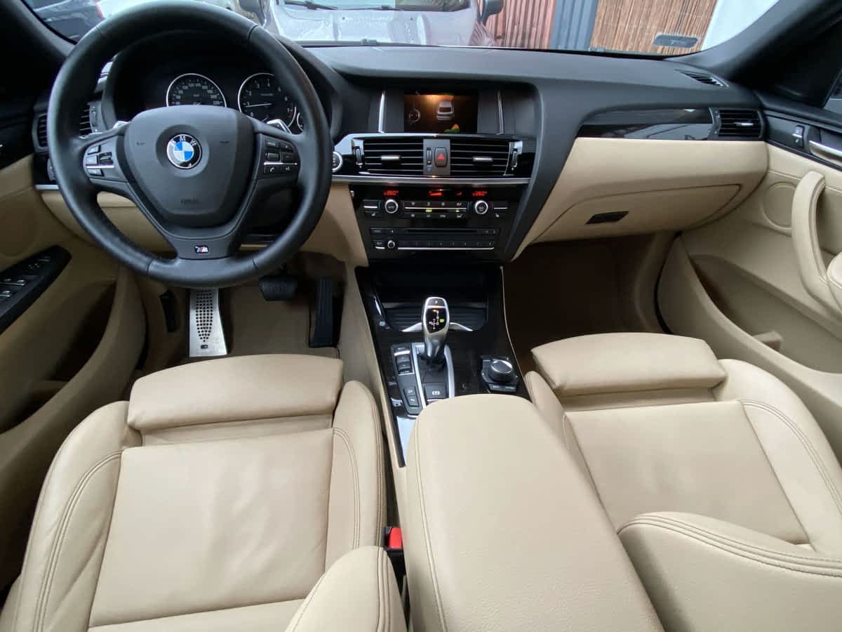 BMW X4 - detailing wnętrza 1
